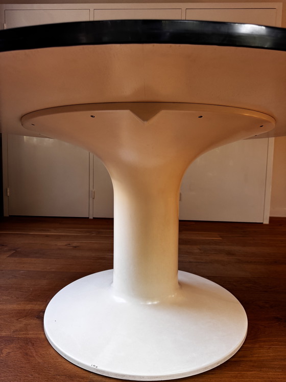 Image 1 of Eettafel wit rond zwarte bies