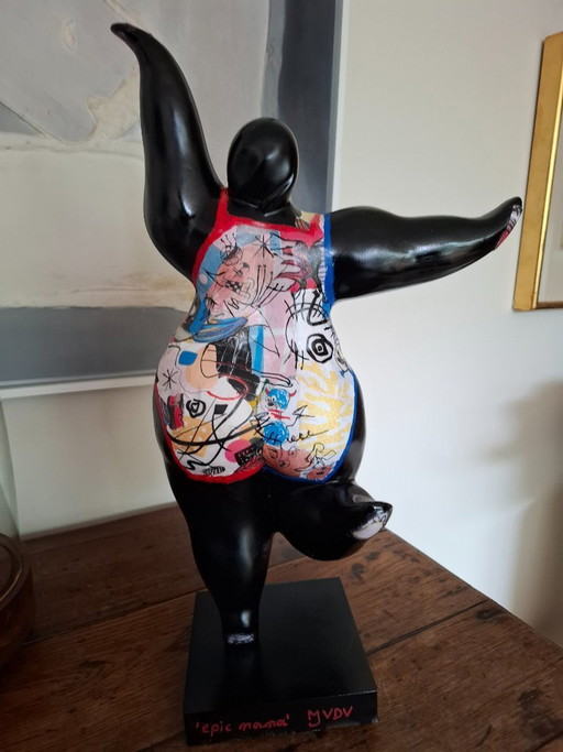 Mixed-Media-Kunstwerk mit dem Titel „Epic Nana“
