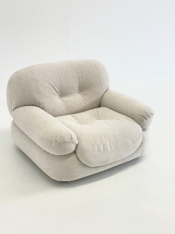 Fauteuil Sapporo de Mario Marenco pour Mobil Girgi, coloris beige crème – Textile (photo 5 of 12)