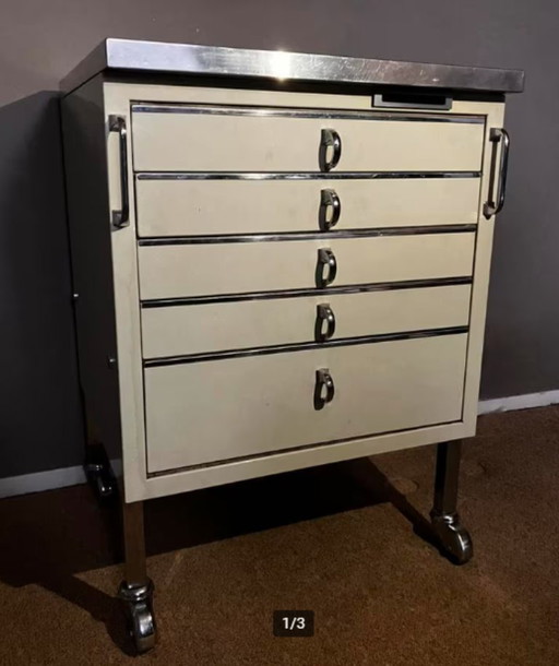 Vintage tandartskastje op wieltjes