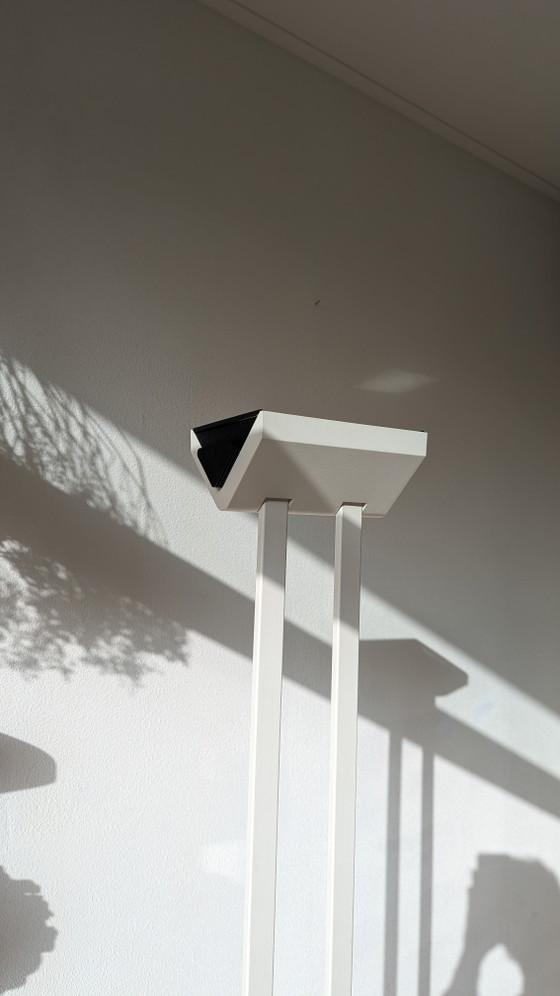 Image 1 of Philips sculpturale vloerlamp met dimmer uit de jaren 80, postmodernistisch van aard.