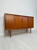 Deens teakhouten dressoir uit de jaren 60 van Axel Christensen voor ACO Møbler – Kast in mid-century stijl met schuifdeuren