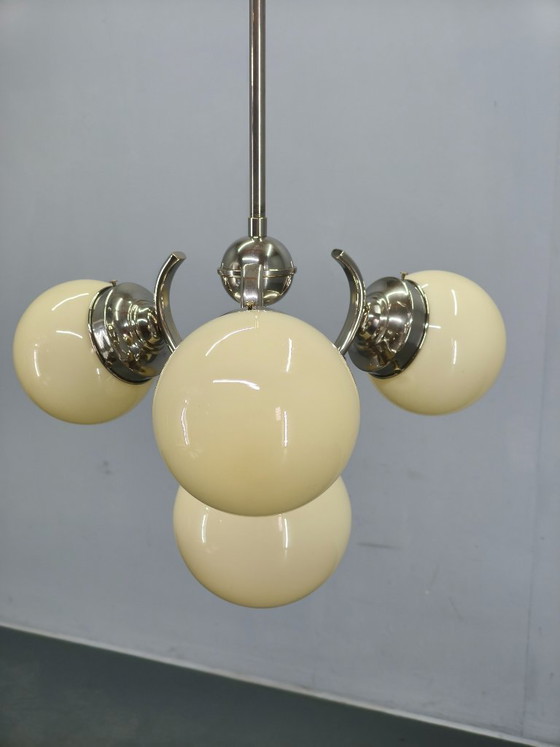 Image 1 of Lustre globe Bauhaus, Tchécoslovaquie, années 1930, suspension chromée