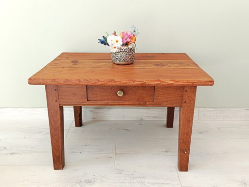 Tavolino con cassetto