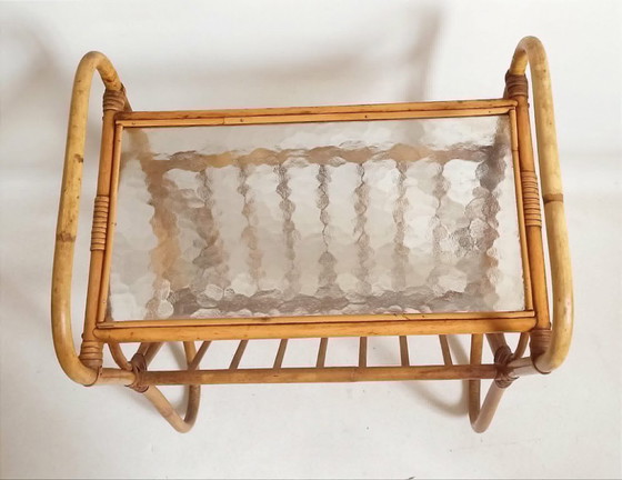 Image 1 of Table d'appoint et porte journaux Rotin Années 60