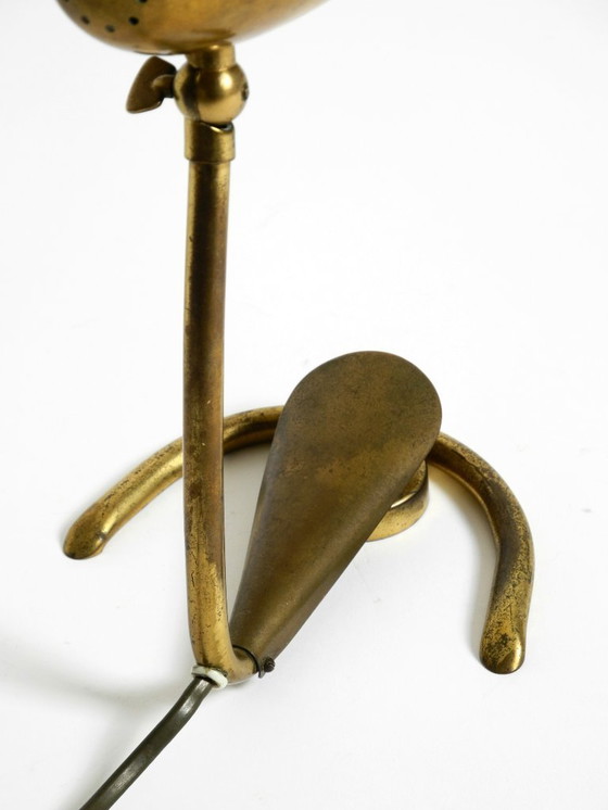 Image 1 of Lampe de table en laiton, rare et exceptionnelle, de style moderne du milieu du siècle.