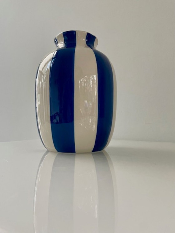 Image 1 of Keramieken vaas met handgeschilderde blauwe strepen