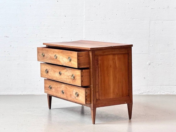 Antike klassizistische Kommode mit drei Schubladen, frühes 20. Jahrhundert – Kommoden, Wood, Vintage (photo 16 of 16)
