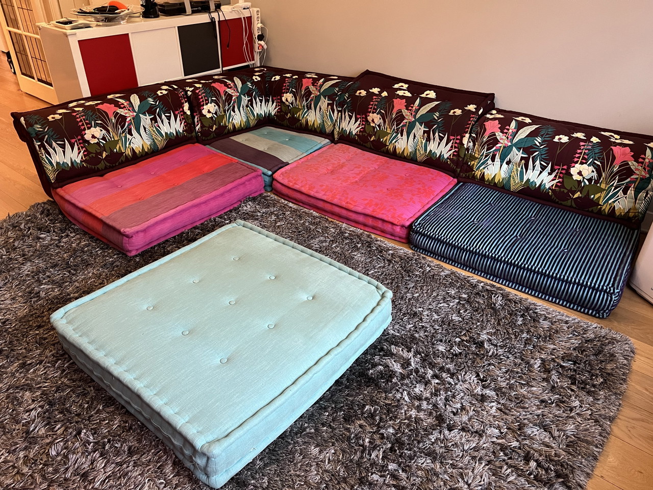 Canapé Mah Jong de Roche Bobois - Kenzo - 9 éléments | €4,950 | Whoppah