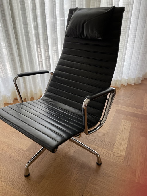 Vitra Eames Ea124 Leder / Chrom