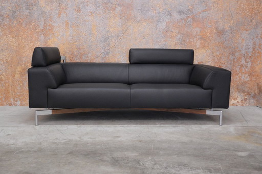 Nuovo divano Leolux Howlo dal design esclusivo, rivestito in pelle nera.