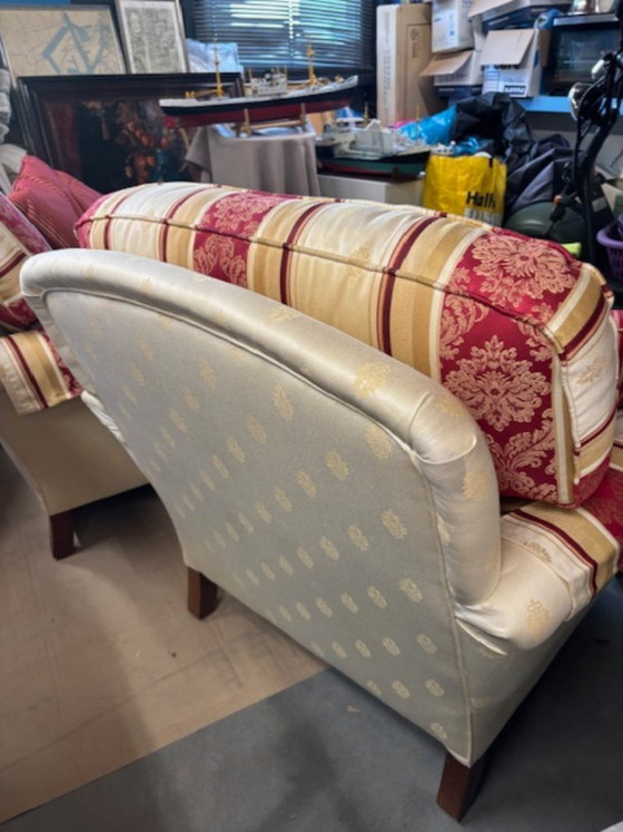 Image 1 of Divano a 3 posti, 2 poltrone e pouf, realizzati a mano in stile inglese.