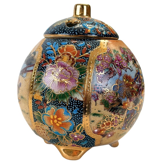 Chinese Satsuma-style Porcelain Koro with Geisha Decoration - circa – Decorative Objects, Gold (photo 8 of 10)
