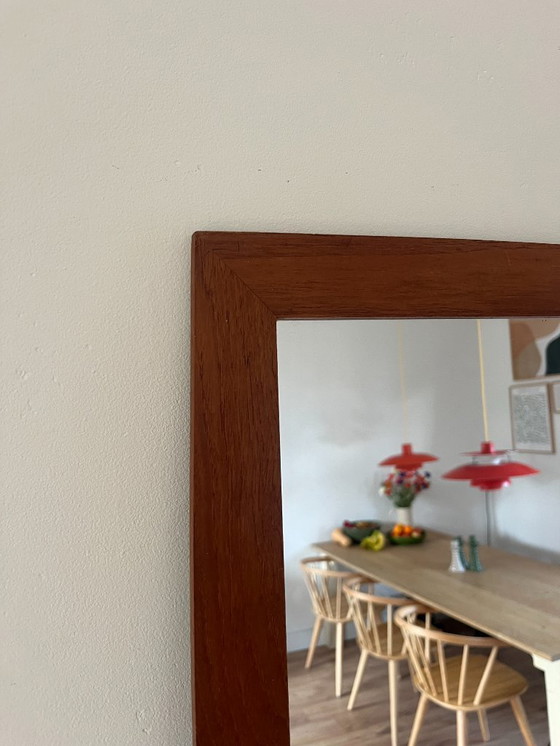 Image 1 of Vintage Deense teakhouten spiegel met afgeronde onderkant - spiegel uit het midden van de 20e eeuw