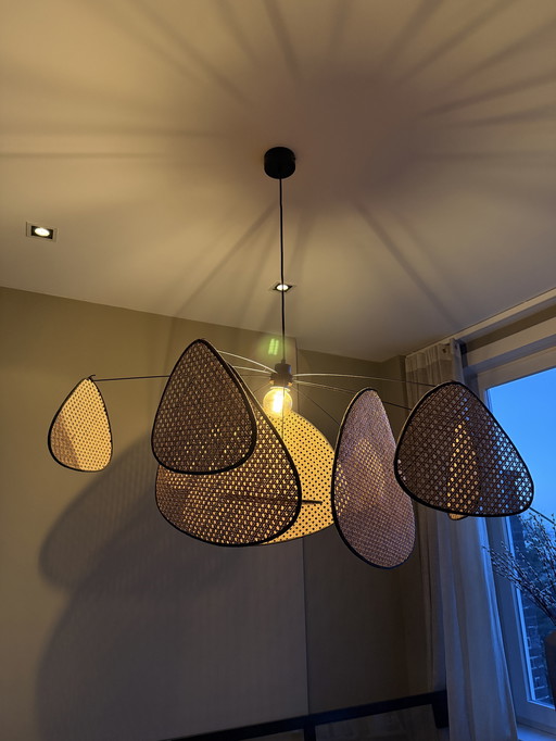 Lámpara colgante de caña de ratán con pantalla