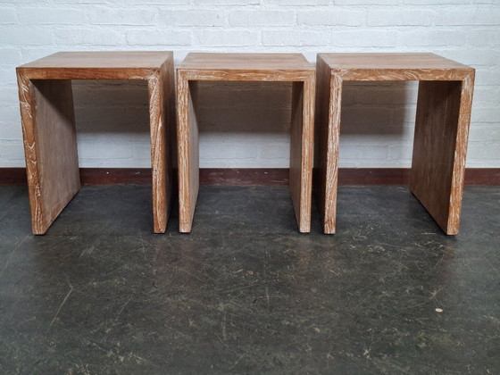 Image 1 of 3 tables d'appoint en bois massif