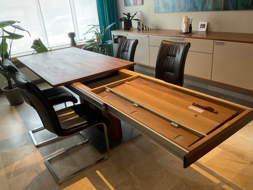 Uitschuifbare tafel in notelaar nieuwstaat Musterring