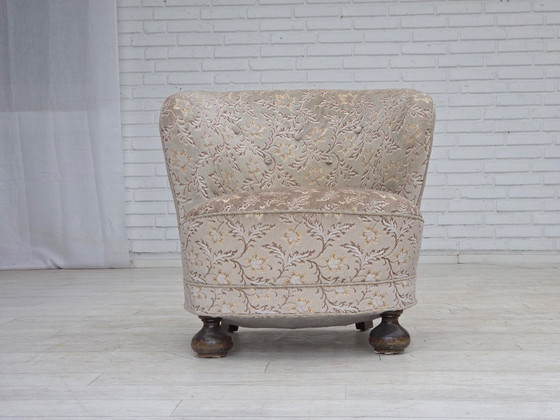 Image 1 of Fauteuil danois incurvé des années 1970, revêtement d'origine en velours vert clair/gris.