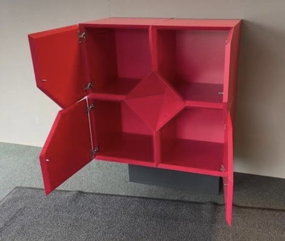 Image 1 of Mueble estilo Memphis 4 bloques rojos sueltos 40x40x40 cm