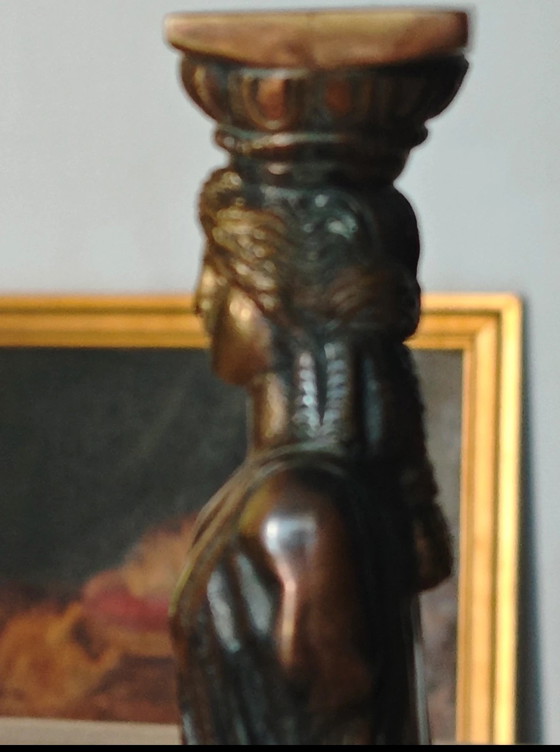 Image 1 of estatuilla femenina