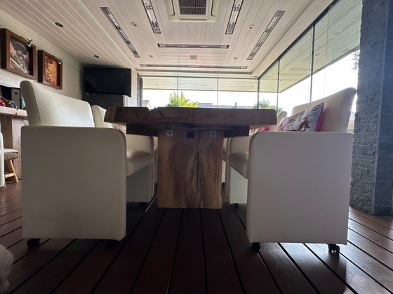 Image 1 of Bamboe tafel met 12 lederen stoelen