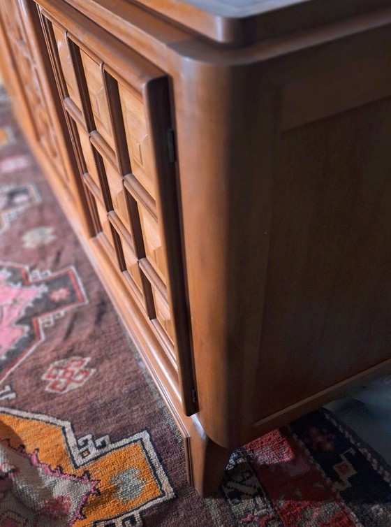 Grande Credenza Brutalista Francese con Pannelli Intagliati, Anni '40 – Credenze, Legno (photo 3 of 15)