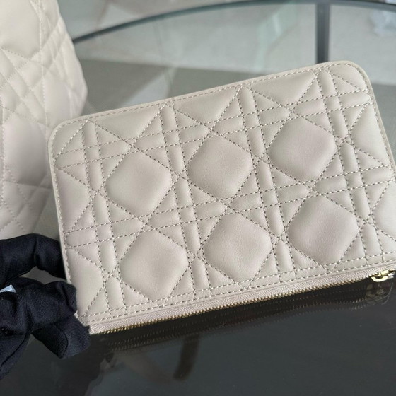 Image 1 of BORSA TOTE MEDIA DIOR TOUJOURS MACROCANNAGE IN VITELLO TRAPUNTATO