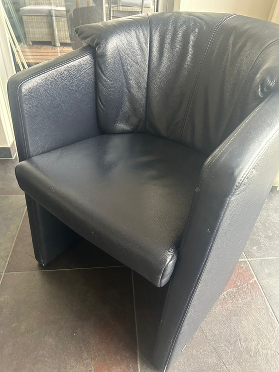 Image 1 of 2 fauteuils en cuir Rolf Benz + table en verre