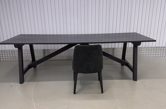 Image 1 of VAN ROSSUM Massivholztisch aus schwarz geölter Eiche, 260 x 100 cm, minimalistisch und langlebig