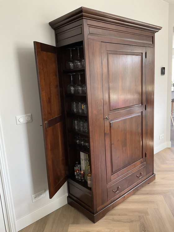 Image 1 of Magnifique armoire de chasseur en bois de cerisier