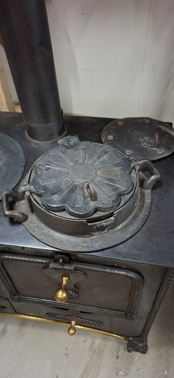 Image 1 of Cuisinière à charbon antique en fer forgé de la fin du 19e siècle