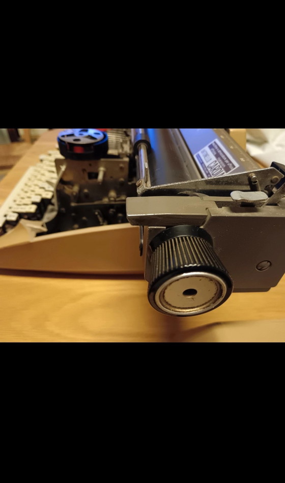 Image 1 of Machine à écrire des années 60 et 70 - Remington