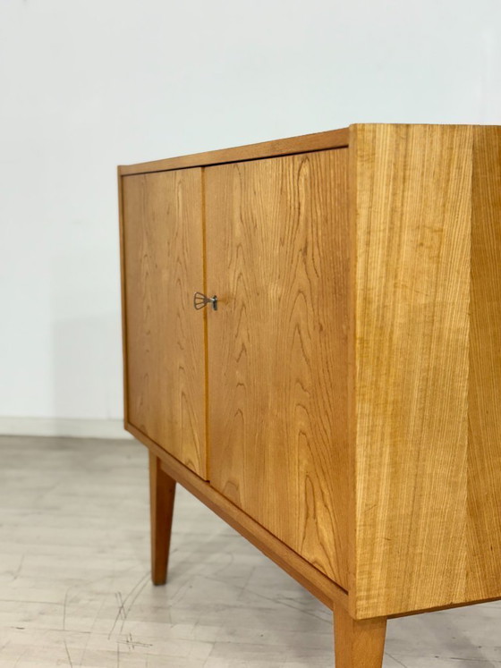 Image 1 of Cómoda Hellerau serie 602 – diseño clásico de mediados de siglo – fresno