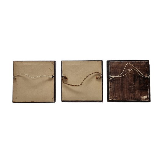 Image 1 of 3 antiek delfts keramieken tegels in eiken lijst, circa 1750