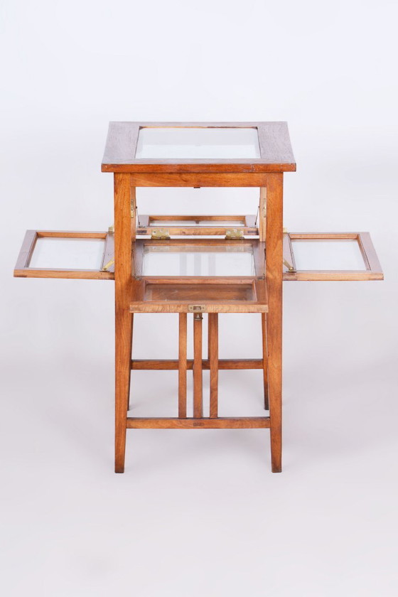 Gerestaureerde art-deco serveerwagen, walnoothout, facetgeslepen glas, Tsjechisch, jaren 1920 – Wood (photo 3 of 12)
