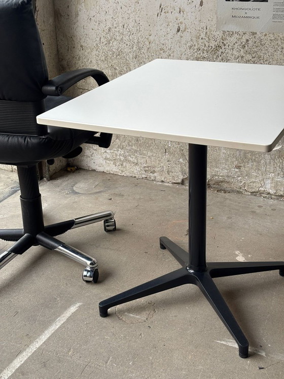 Tavolino da bistrot Vitra di Ronan & Erwan Bouroullec – Bianco – 64 × 79,6 × 74 cm – Tavolini, Other (photo 5 of 7)