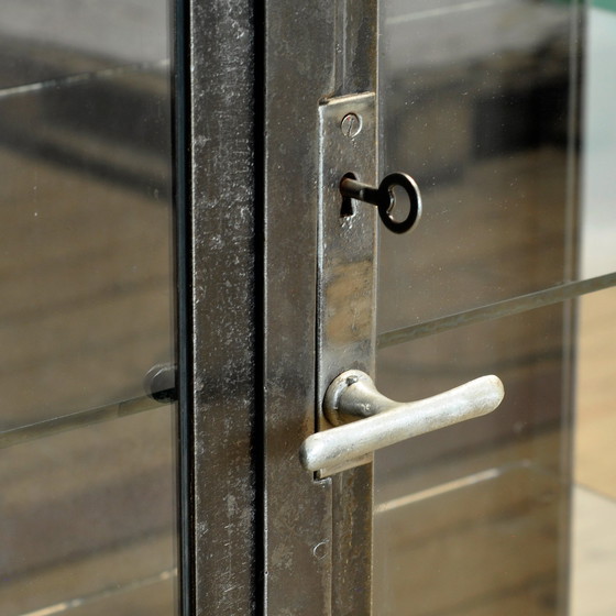 Image 1 of IJzeren medisch kabinet, jaren 1930