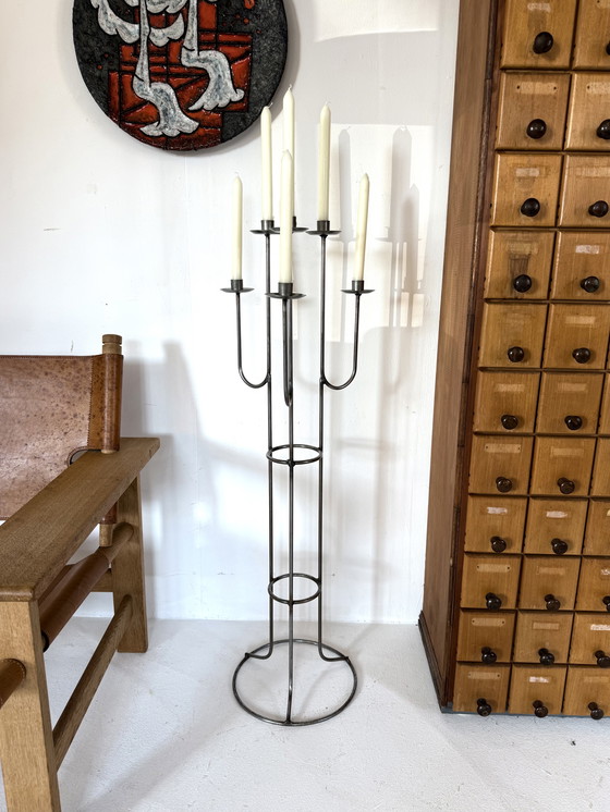 Image 1 of Candelabro de pie antiguo de hierro forjado de los años 60.