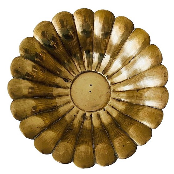 Image 1 of Vintage mid-century messing schaal op voet lotus bloem 1950's