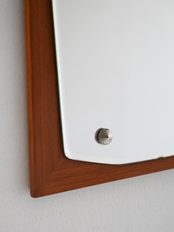 Image 1 of Miroir rectangulaire scandinave en teck avec verre bombé - 1960s/70s