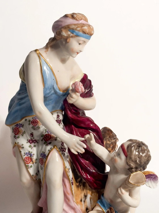Meissen Porcelain Group of Venus with Cupid, 19th Century – Sculpture (photo 4 of 14)