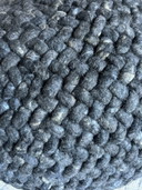Handgefertigter Pouf aus 100 % Wolle