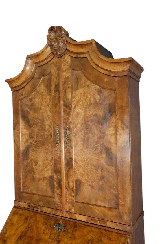 Image 1 of elegant 18th century desk with curb in burr walnut.