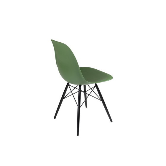 Image 1 of Vitra Eames Plastic Side Chair, esdoorn zwart/groen