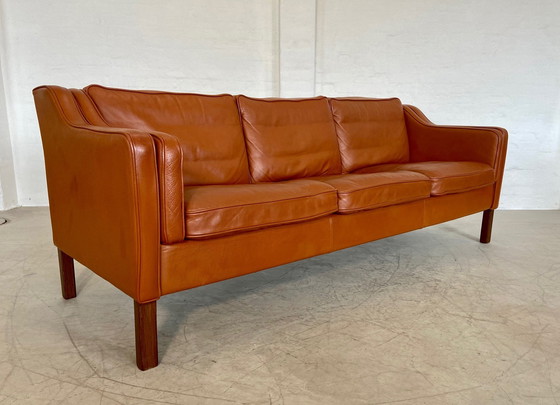 Image 1 of Mid Century Vintage Danish Mogens Hansen 3 Person Sofa in Cognac Leather (Canapé 3 personnes en cuir cognac)
