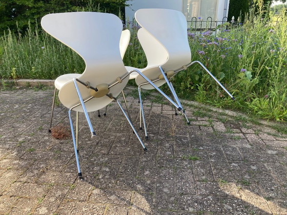 Image 1 of 4x Arne Jacobsen/Fritz Hansen Butterfly Chair 3107 - white - like new!