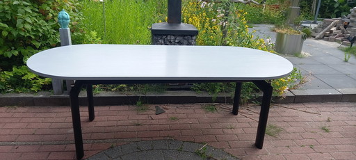 Eetkamertafel.