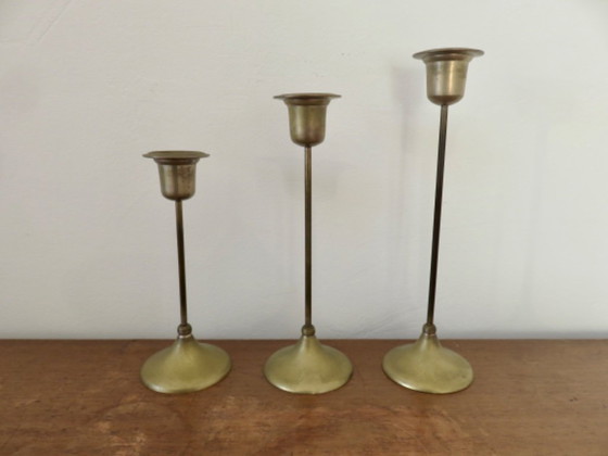 Image 1 of Série de 3 bougeoirs scandinaves, modernistes en laiton, années 60 70