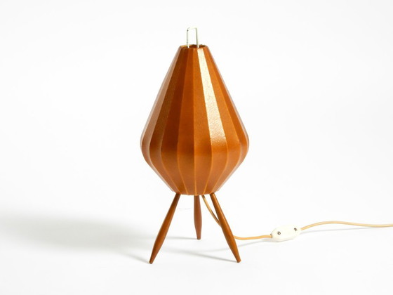 Image 1 of Sehr seltene, wunderschöne Mid-Century-Modern-Tischleuchte „Tripod Cocoon“.