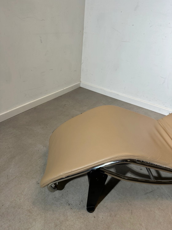 Chaise longue LC4 – diseño de Le Corbusier – marrón claro – réplica (photo 4 of 5)